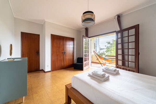 4 sovrum, strykjärn/strykbräda, gratis wi-fi och sängkläder