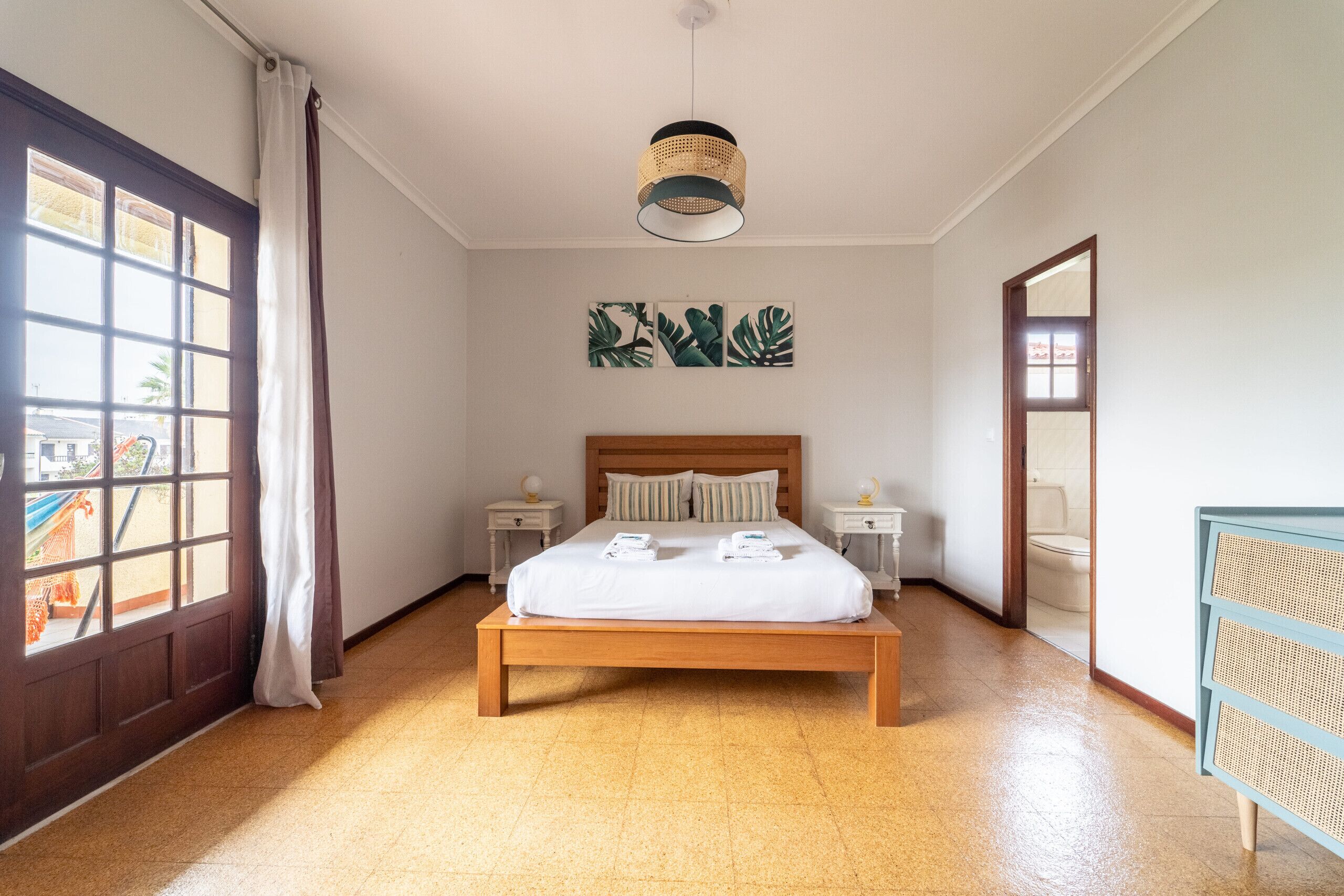 4 habitaciones, tabla de planchar con plancha y wifi gratis 