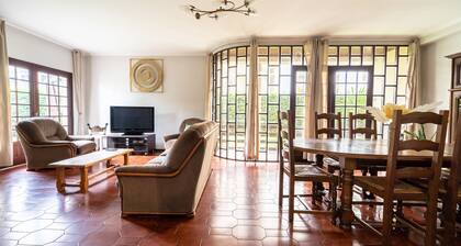 Amorosa Villa, 500m from the beach by House and People
