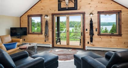 North Shore Dream: Lake Front Cabin minutes away from Lake Superior.