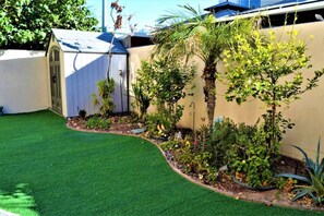 Property grounds - Dive into the relaxed elegance of our 4-bedroom haven in Zona Dorada, Mexicali's prestigious district, combining comfort, security, and luxury. Ideally nested near bustling plazas, trendy restaurants, and lively casinos, our property is perfect (Mexicali)