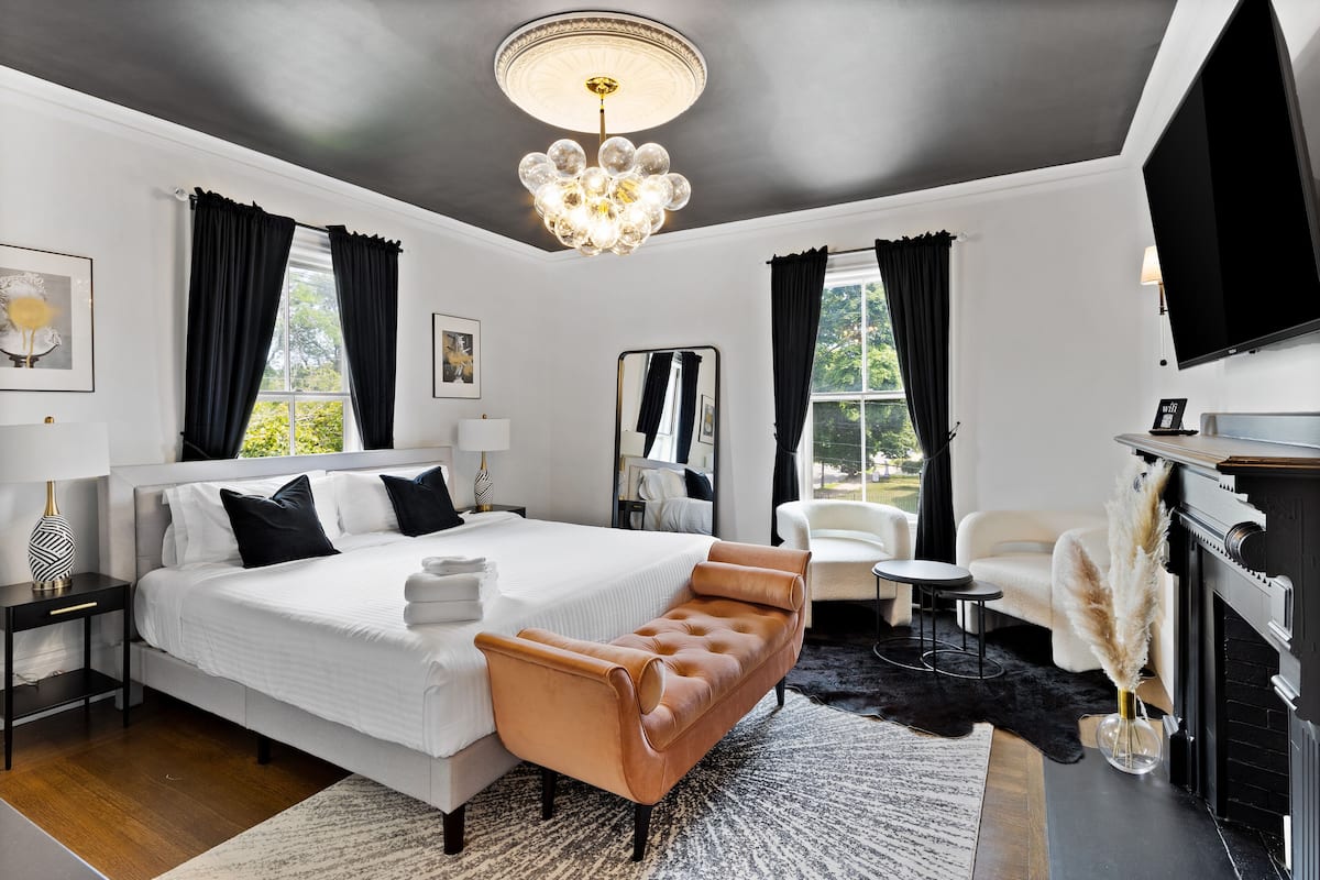 أغطية فراش متميزة وألحفة محشوة بالريش وواي فاي مجانًا وملاءات أسرّة