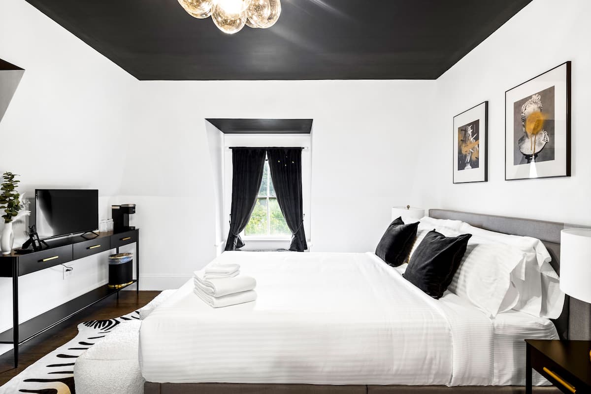 1 bedroom, premium bedding, down comforters, free WiFi