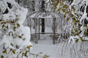 Property grounds - The French Country Manor Estate Bed & Breakfast (New Providence)