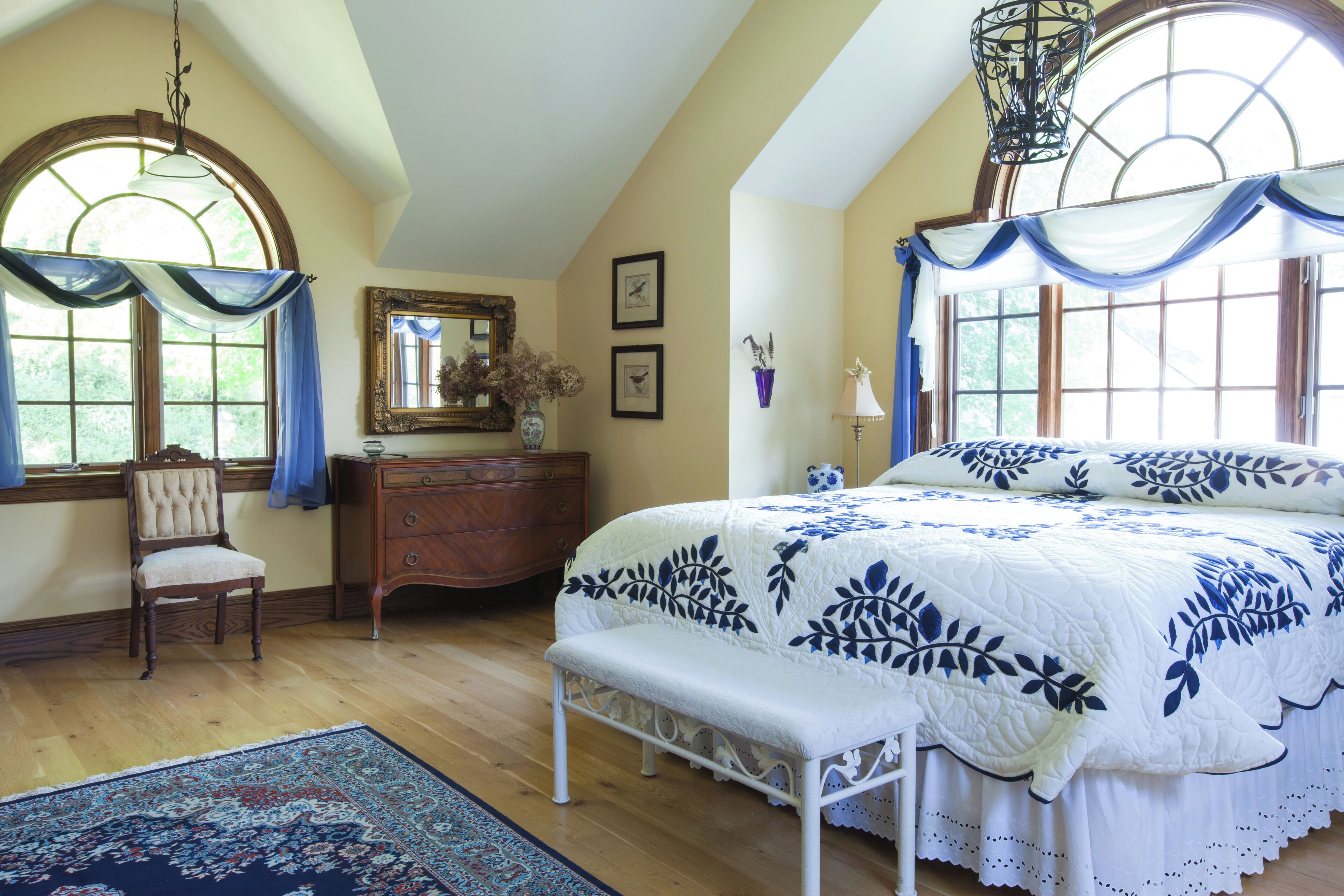 4 bedrooms, desk, iron/ironing board, WiFi