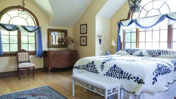 4 bedrooms, desk, iron/ironing board, WiFi