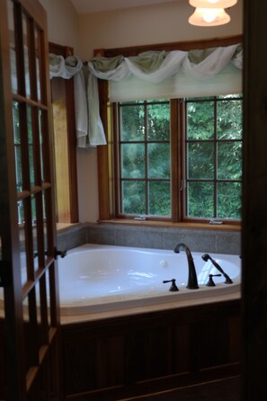 Shower, jetted bath, eco-friendly toiletries, hair dryer - The French Country Manor Estate Bed & Breakfast (New Providence)