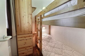 1 habitación, wifi y ropa de cama