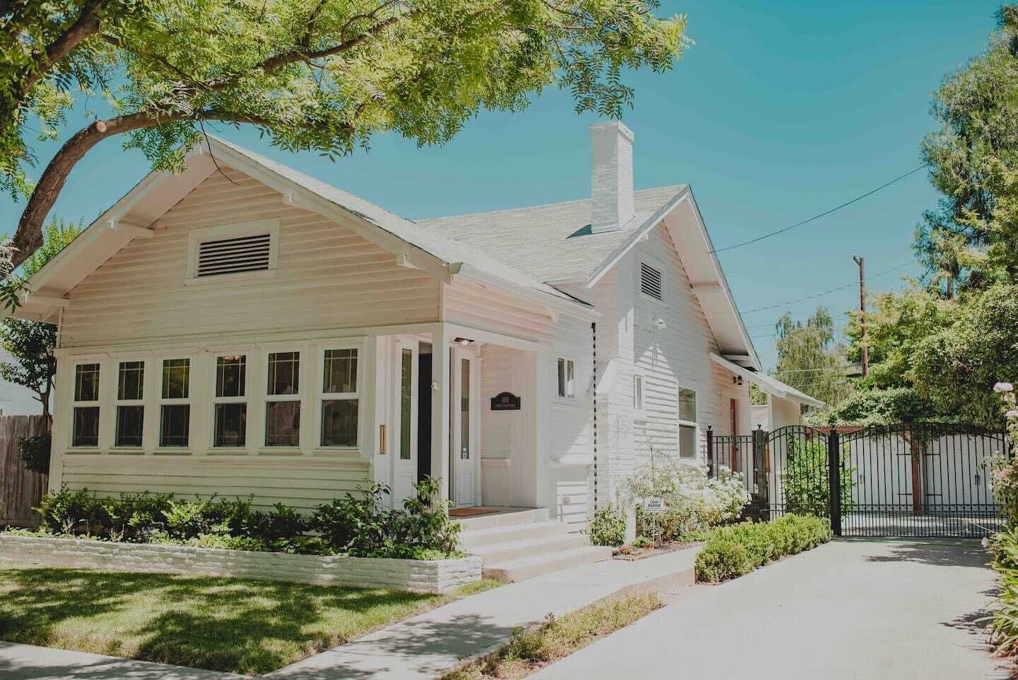 5 Minute Walk to School Street, Charming backyard in Stockton, United States