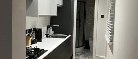 Refrigerador, microondas, horno y parrilla de estufa