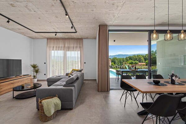 TV - Luxury Villa Mojito with Pool (Labin)