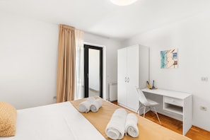 6 عدّة غرف نوم ومكواة/لوح كي وواي فاي مجانًا وملاءات أسرّة