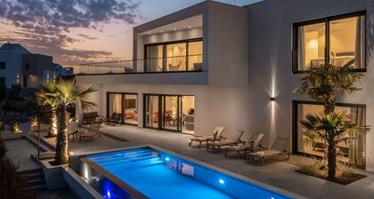 Luxusvilla Superstar mit Pool