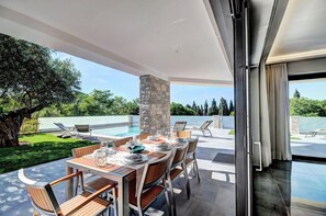 Outdoor dining - Villa Emotion with Pool (Savudrija)