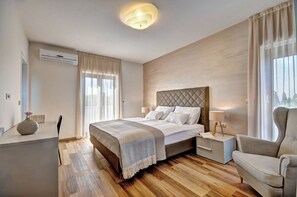 4 bedrooms, iron/ironing board, free WiFi, bed sheets - Villa Emotion with Pool (Savudrija)