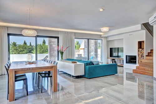 Villa Emotion with Pool