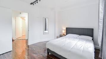 2 bedrooms, desk, iron/ironing board, free WiFi