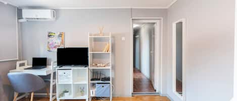 1 dormitori, planxa i posts de planxar i wifi gratuïta