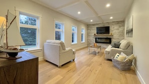 Fireplace, books - Peaceful, private, and tranquil. (Tignish)