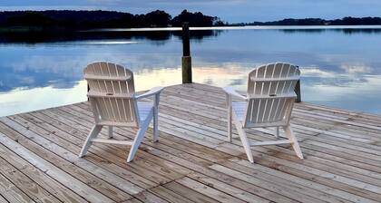 Escape to the Eastern Shore -Upscale Romantic Waterfront getaway cottage w dock