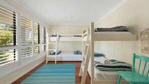 4 bedrooms, iron/ironing board, free WiFi, bed sheets - Barefoot Beach House Narrawallee (Narrawallee)