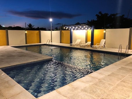 2 outdoor pools