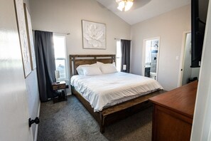 3 soverom, skrivebord, strykejern/-brett og wi-fi