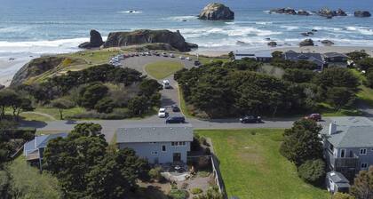 Charming dog-friendly home with ocean-view, beach access, & washer/dryer