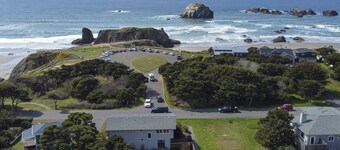 Charming dog-friendly home with ocean-view, beach access, & washer/dryer