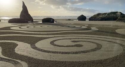 Charming dog-friendly home with ocean-view, beach access, & washer/dryer