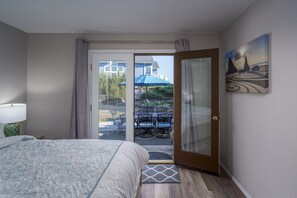 4 bedrooms, iron/ironing board, internet, bed sheets - Charming dog-friendly home with ocean-view, beach access, & washer/dryer (Bandon)