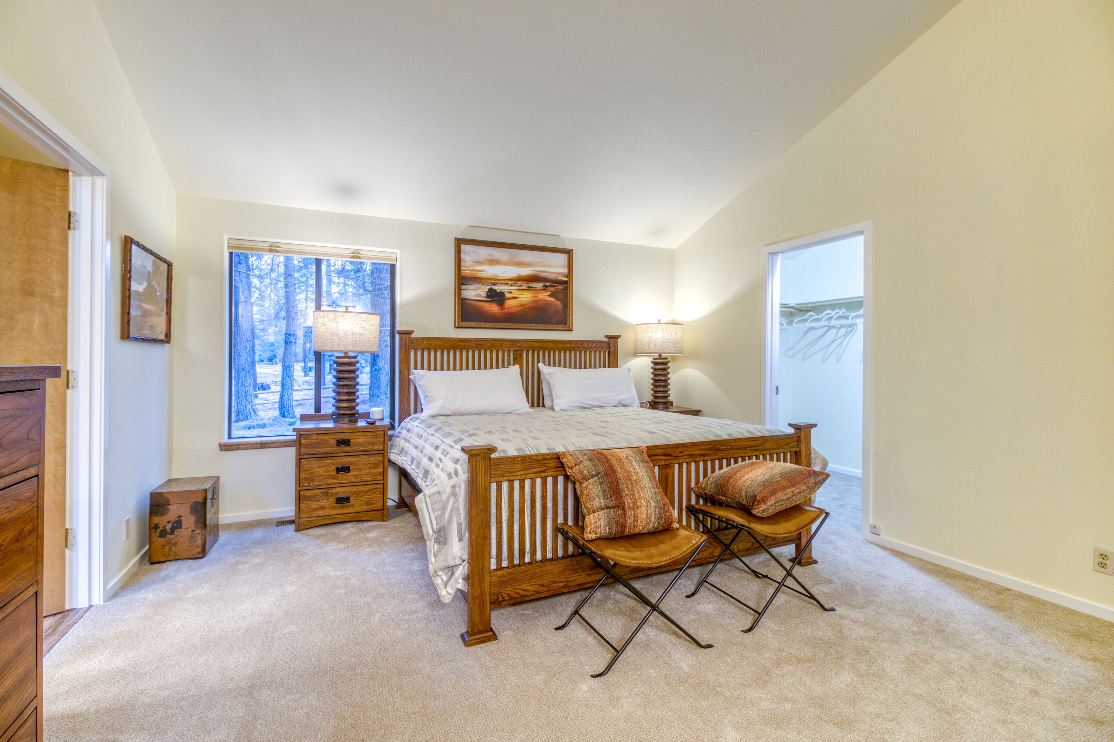 3 bedrooms, in-room safe, iron/ironing board, free WiFi