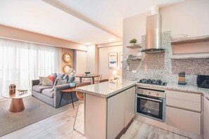 Kühlschrank, Mikrowelle, Ofen, Geschirrspüler