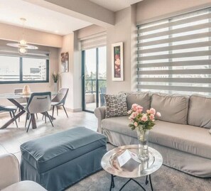 Unclassified image, 2 of 26, button