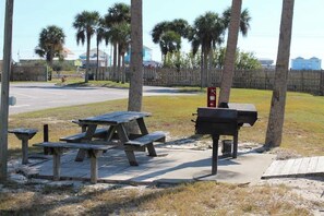 Outdoor dining - Wanderers Point - On the Water (Gulf Shores)