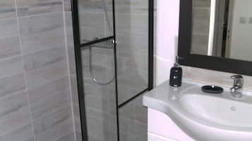 Shower, towels