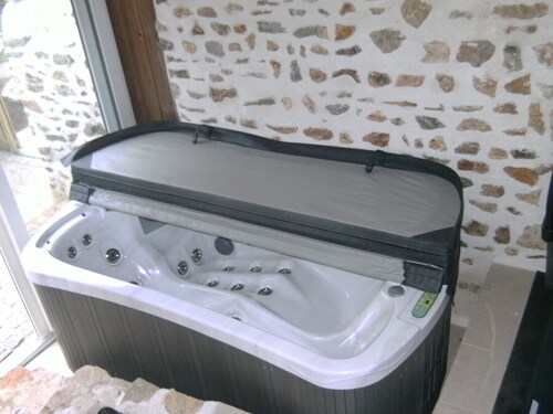 House sleeps 6 to 7 with SPA