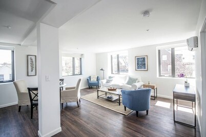 New building, fully equipped apt, steps to all Boston has to offer!
