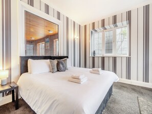 5 bedrooms, free WiFi, bed sheets