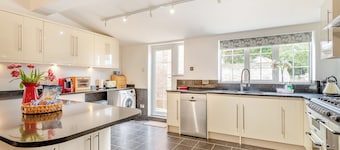 5 bedroom accommodation in Flamborough