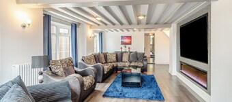 5 bedroom accommodation in Flamborough
