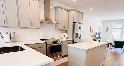 Modern LoSo Retreat|Walk to Breweries & Light Rail