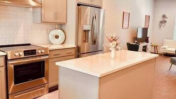 Coffee/tea maker, fridge, microwave, oven