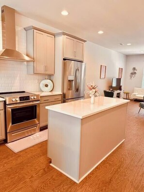 Fridge, microwave, oven, stovetop - Modern LoSo Retreat|Walk to Breweries & Light Rail (Charlotte)