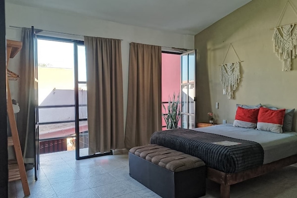 Coozy xochimilco balcony pedestrian r6 | Escritorio, espacio para trabajar con un portátil, cortinas opacas