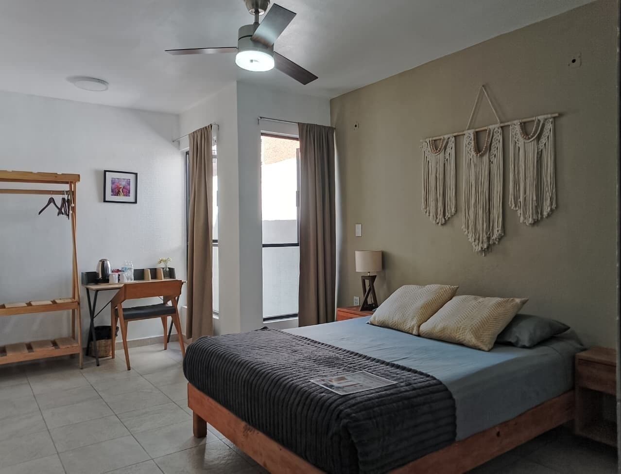 Dream room xochimilco r4 | Individually decorated, desk, laptop workspace, blackout drapes