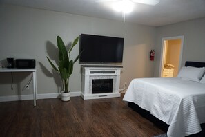 1 bedroom, in-room safe, desk, iron/ironing board