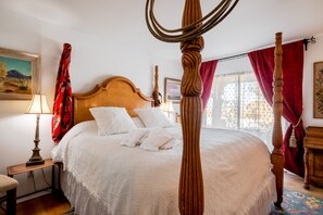 4 camere, una scrivania, ferro/asse da stiro, culla da viaggio