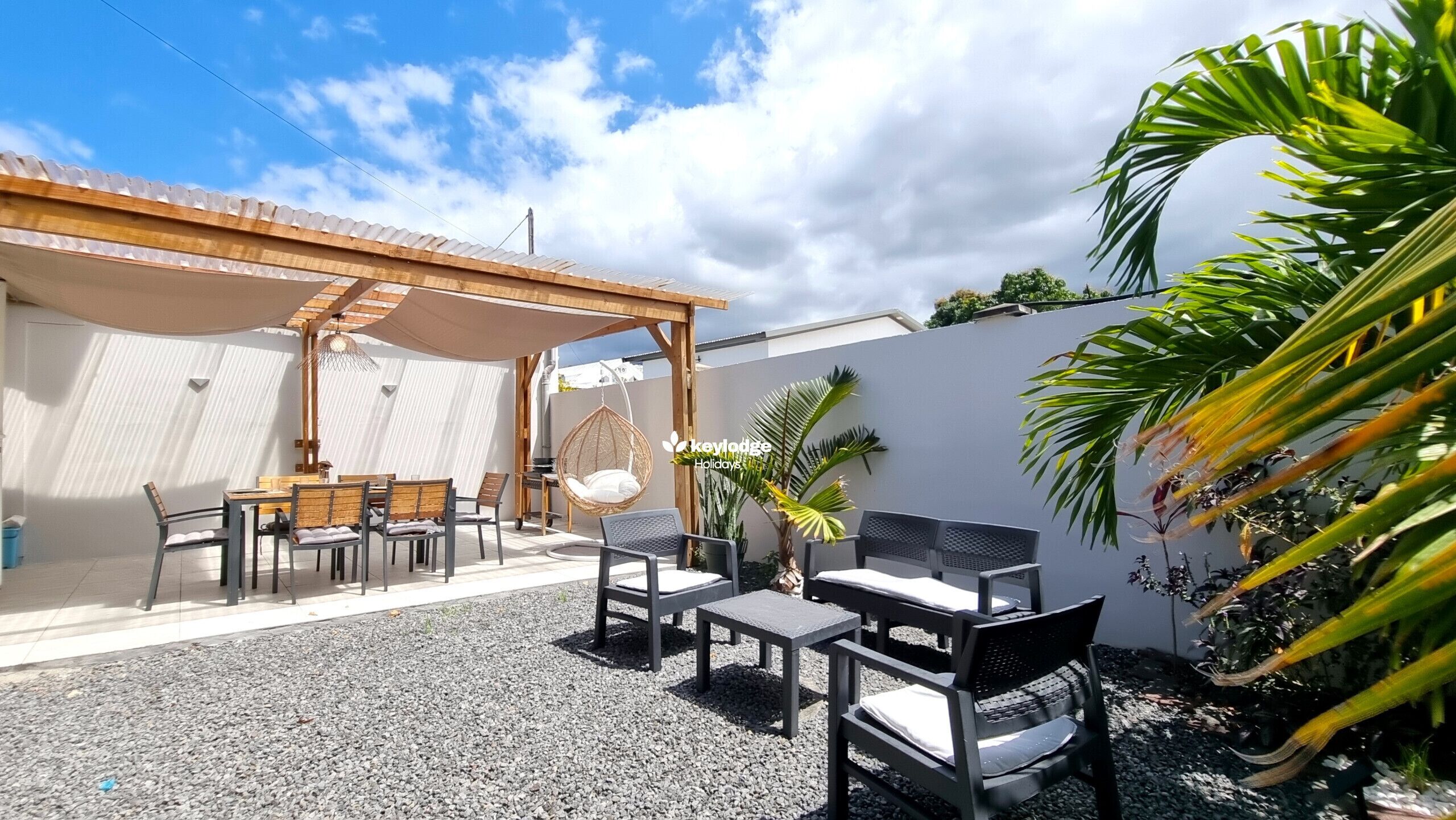 屋外ダイニングエリア