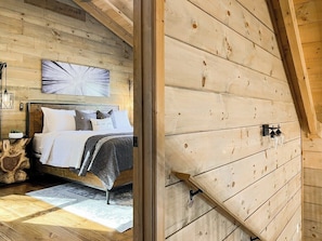 3 bedrooms, travel cot, WiFi, bed sheets